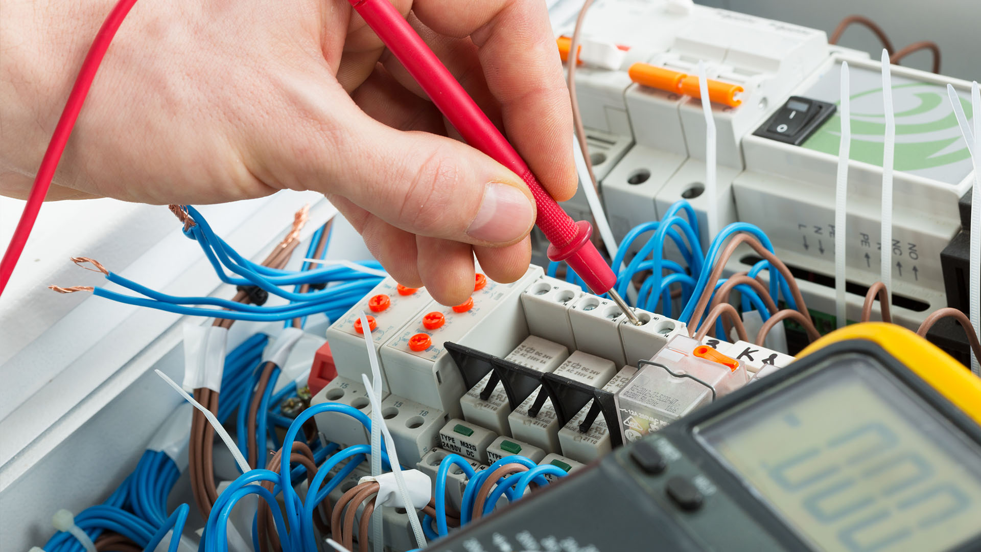 Electrician Professional